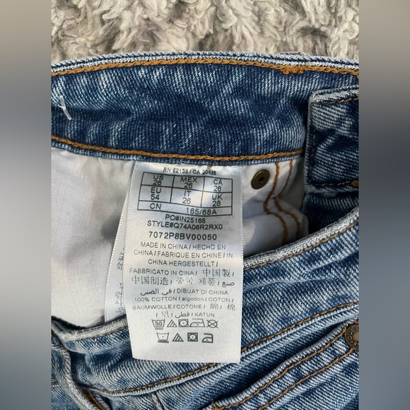 Women’s Guess Medium Wash Mom Jeans W26 - Picture 3 of 4